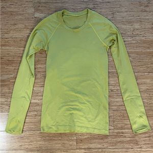 Lululemon Swiftly Tech Long Sleeve in Yellow Pear- Size 4